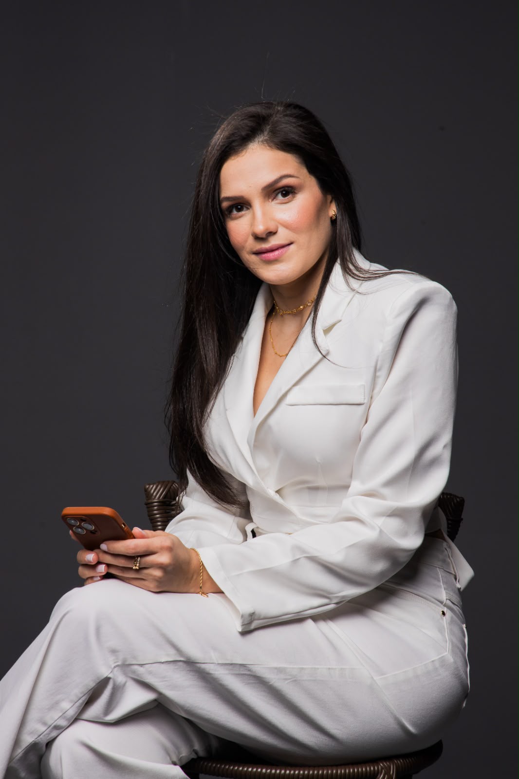 Retrato da Dra. Milena Katrini, especialista em cirurgia vascular